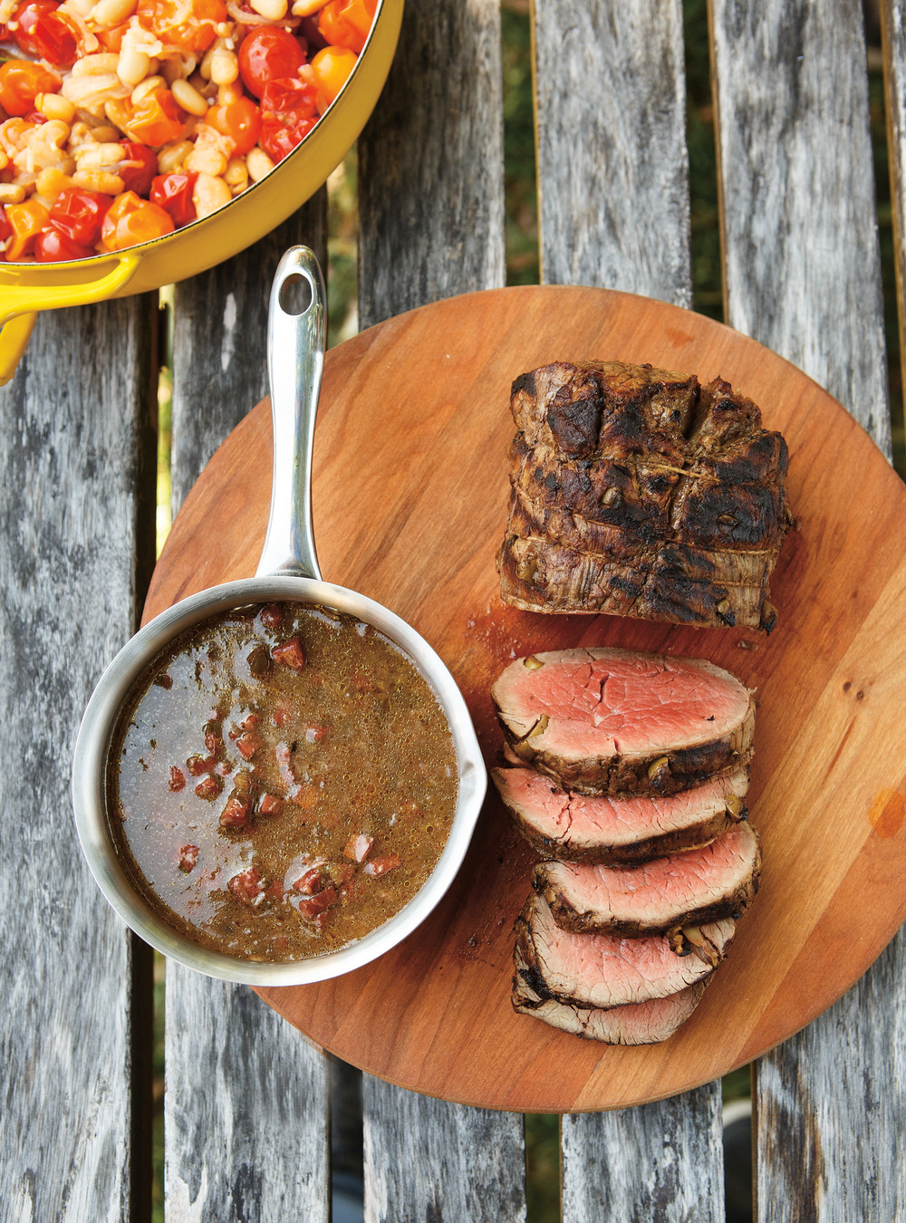 Rôti de filet de boeuf aux olives et au chorizo