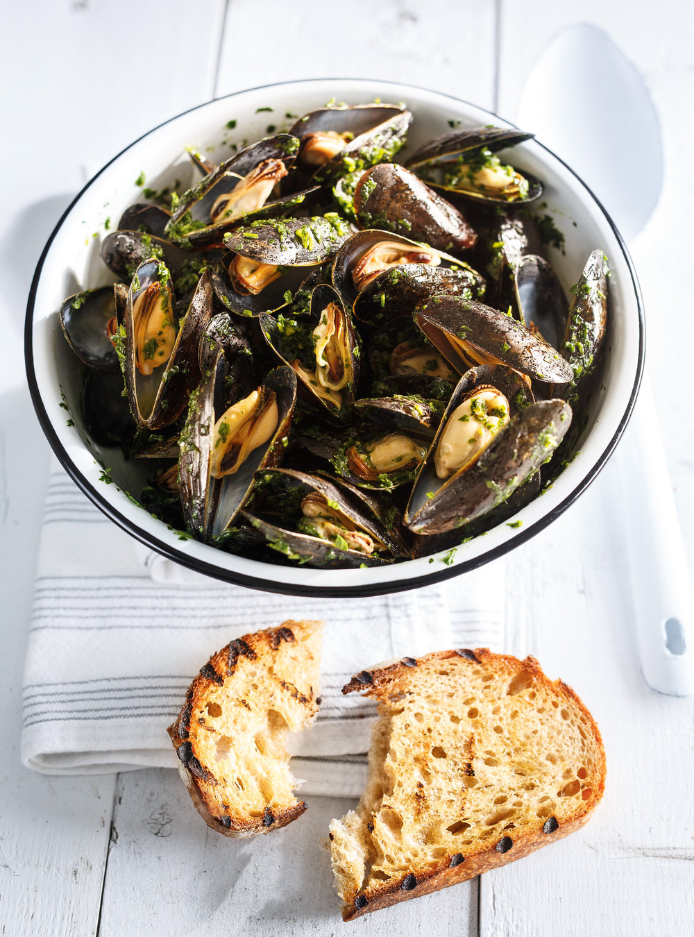 Moules barbecue à la salsa verde