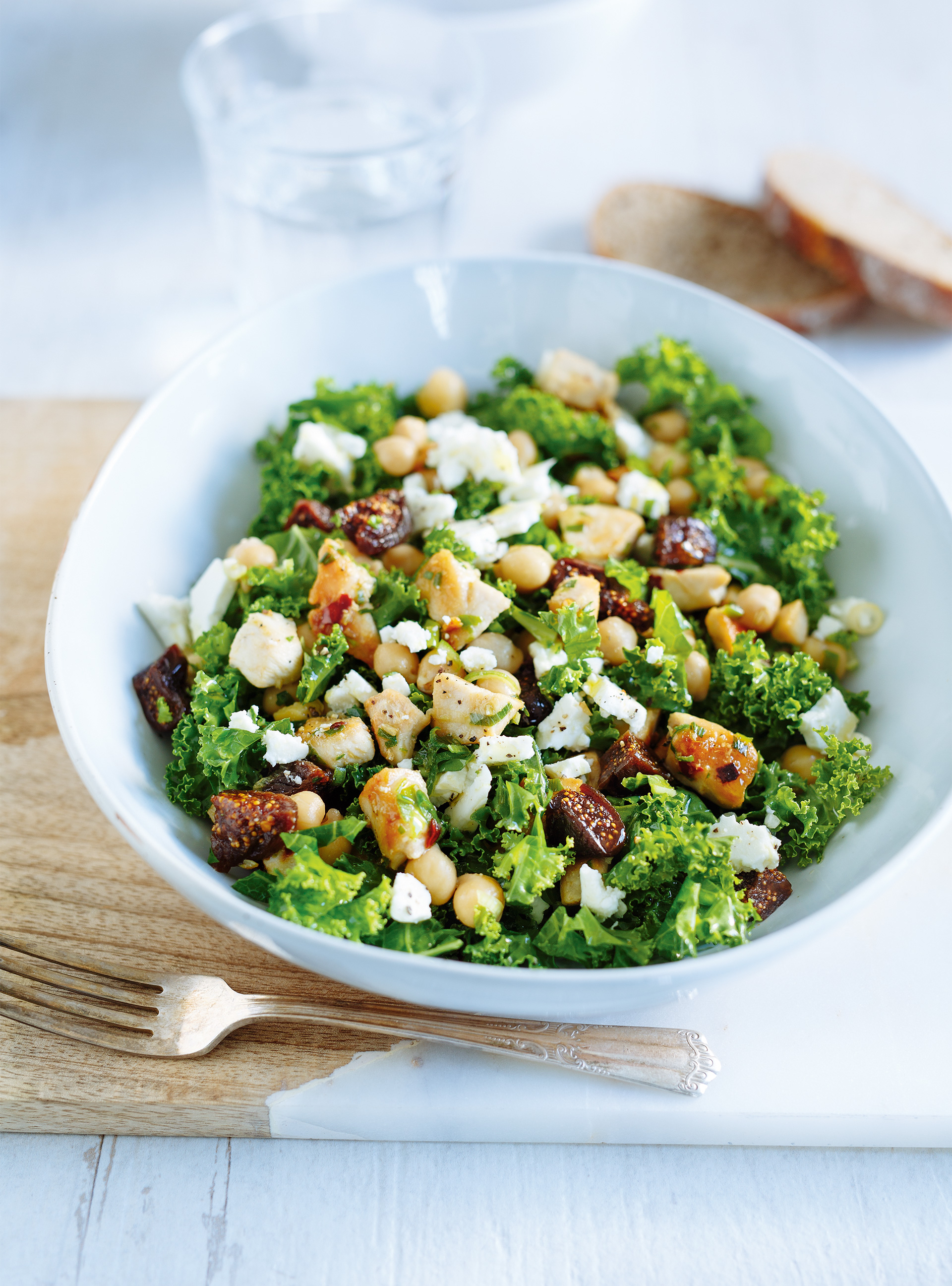 Salade de kale au poulet et aux figues