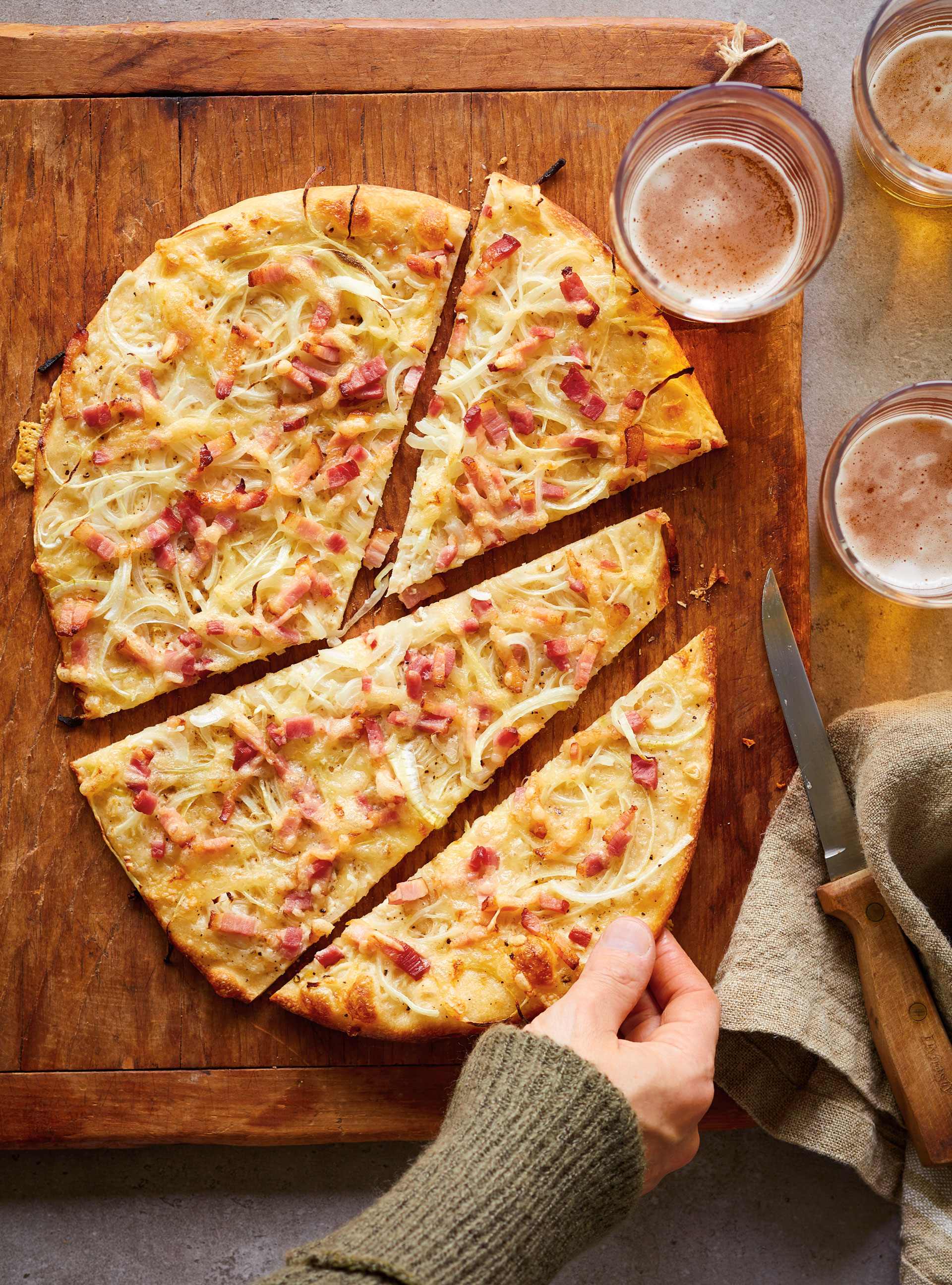 Tarte flambée alsacienne au gruyère (flammekueche)