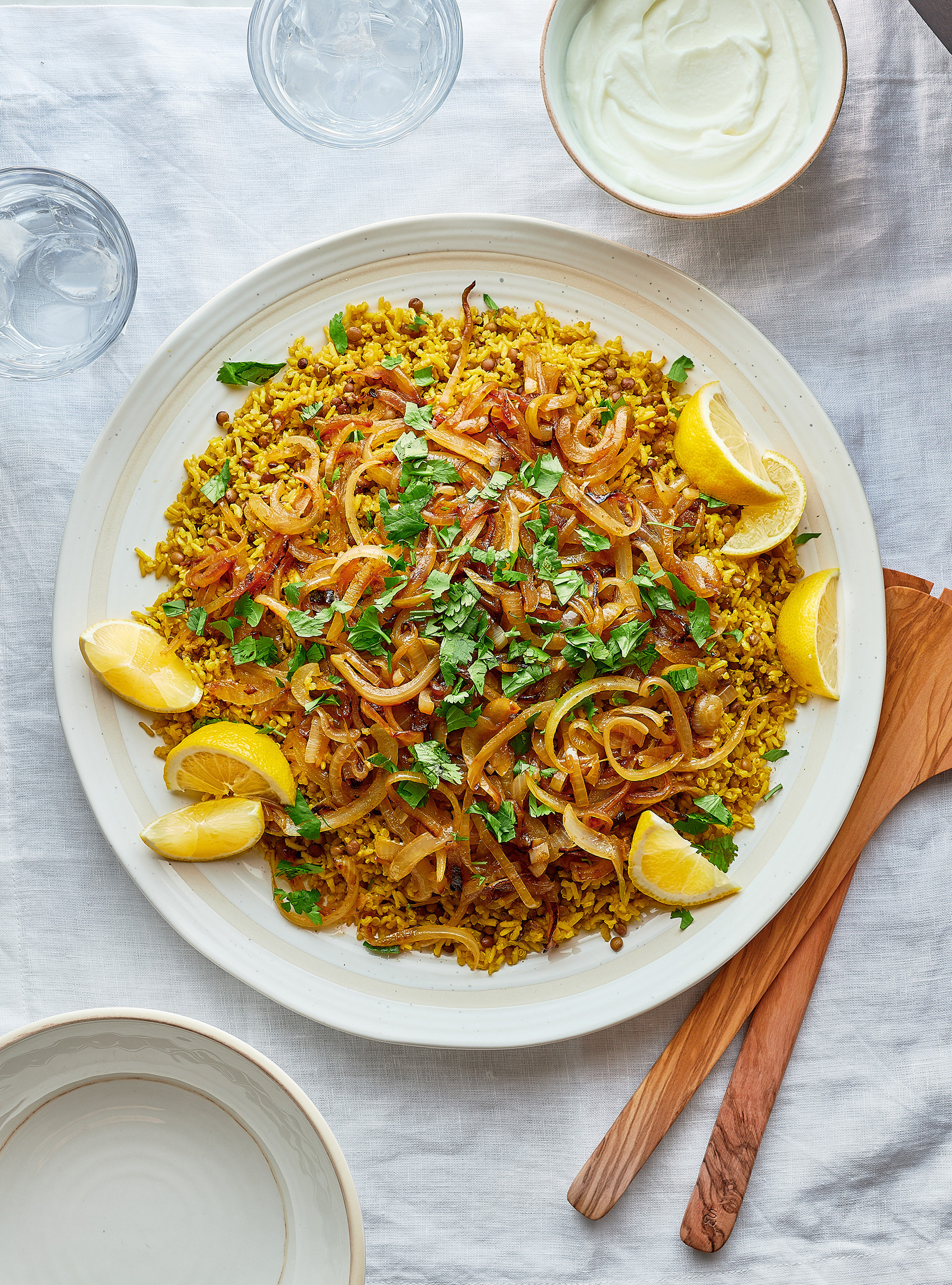 Riz brun aux lentilles et aux oignons caramélisés